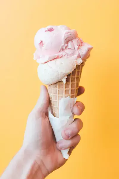 Icecream hands ice